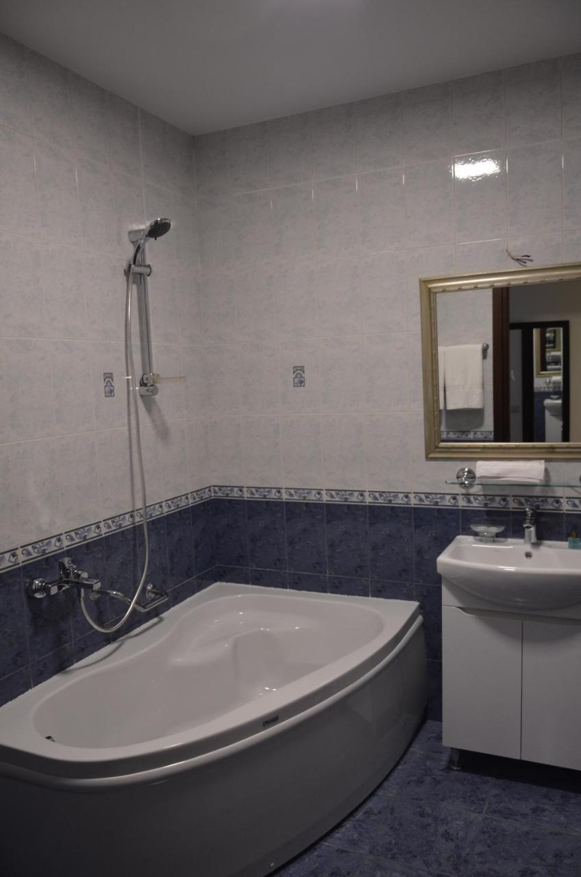 Hotel Griboedov ティビリシ エクステリア 写真