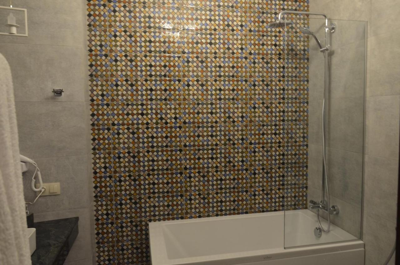 Hotel Griboedov ティビリシ エクステリア 写真