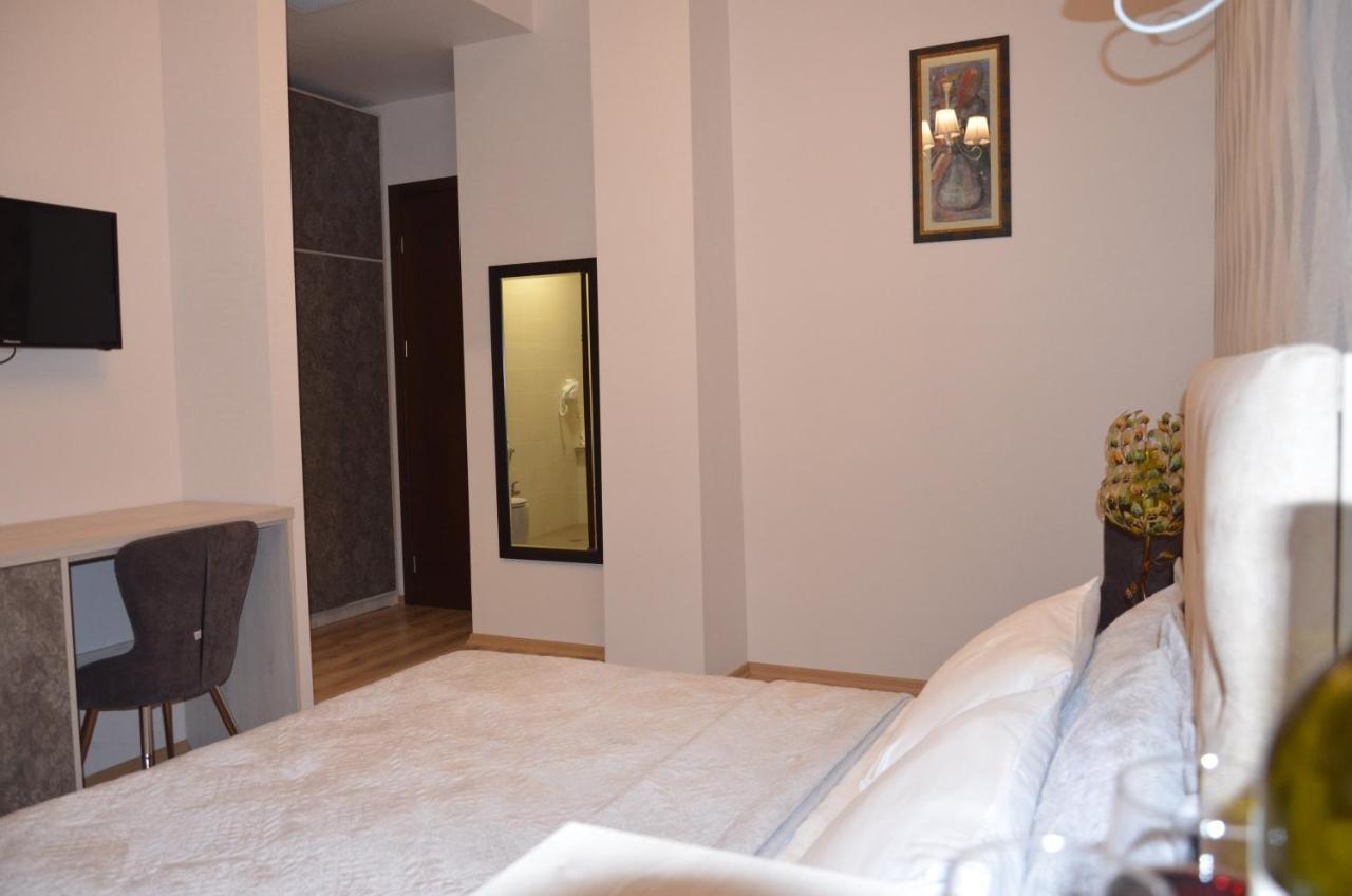 Hotel Griboedov ティビリシ エクステリア 写真